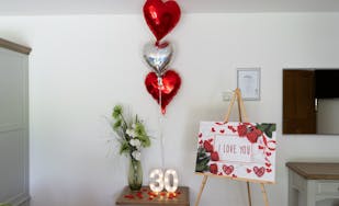 Celebration package for birthdays, anniversaries and just romantic stays in general. Balloons and petals, 'personal signs'
