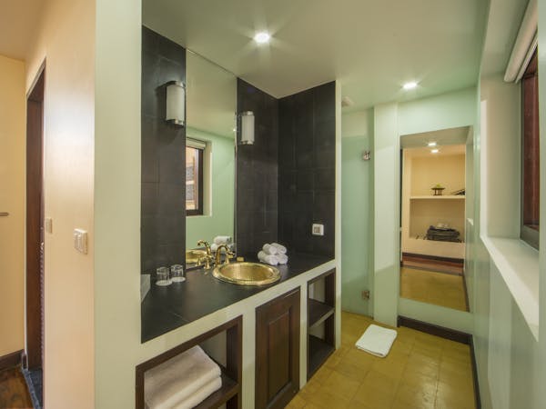 Parasol Blanc Hotel Classic room bathroom