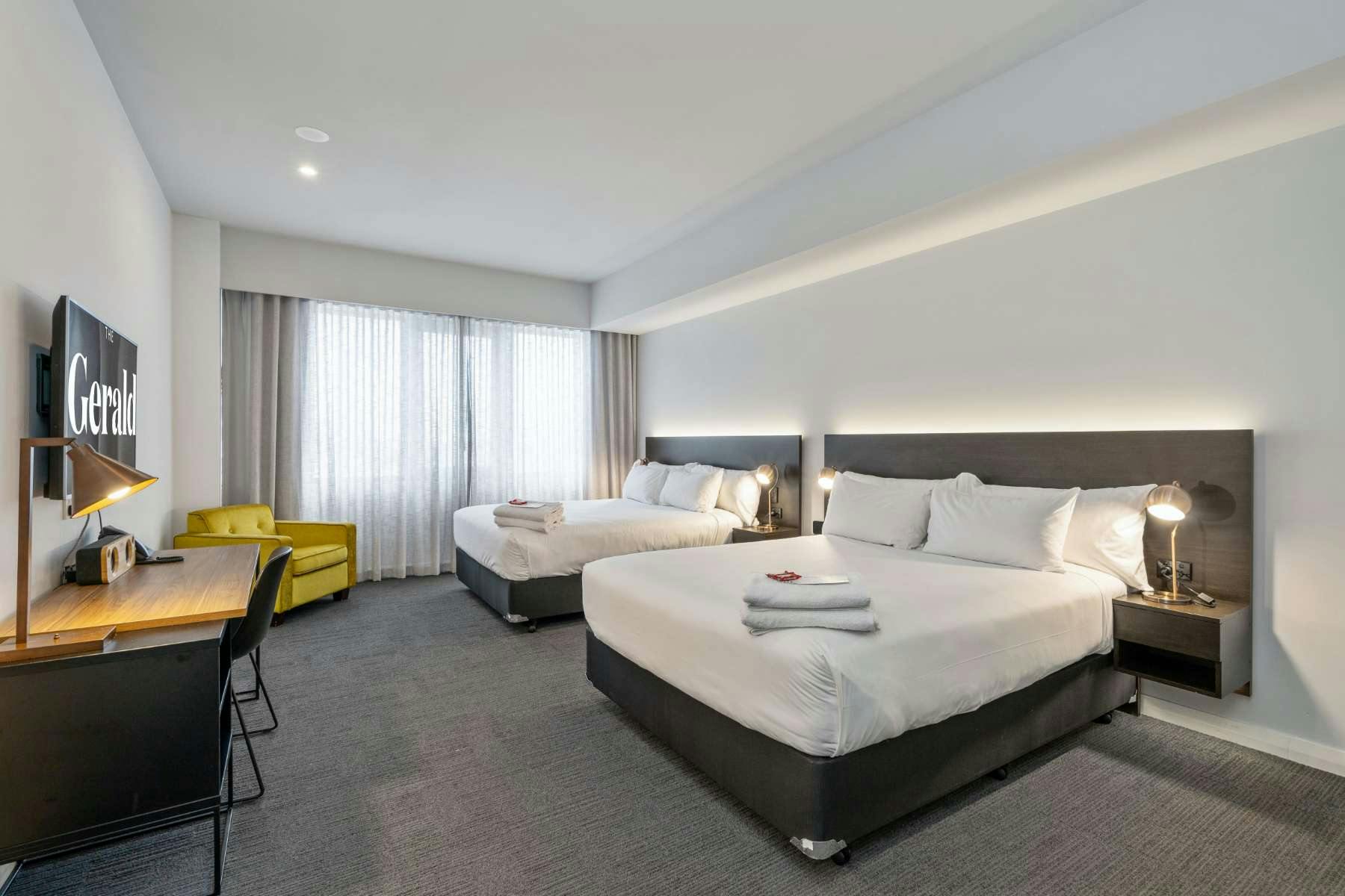 Classic Queen Twin Studio