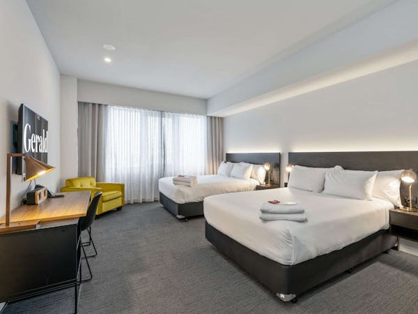 Classic Queen Twin Studio