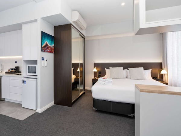 Spacious apartment accommodation with kitchen facilities