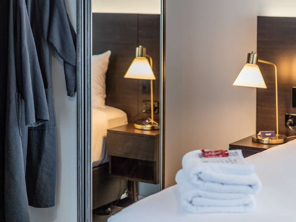 Spacious and modern guest rooms. Book direct for complimentary mini bar, WiFi and parking