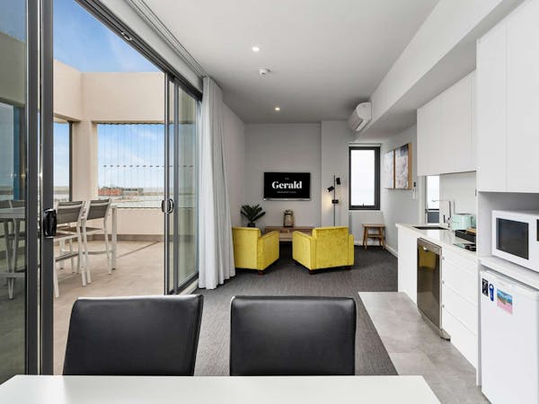 Luxury 1 bedroom apartment, kitchen & living area