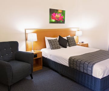 Two Bedroom Family Room White Lace Motor Inn Mackay