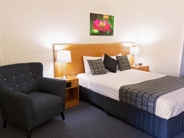 Two Bedroom Family Room White Lace Motor Inn Mackay