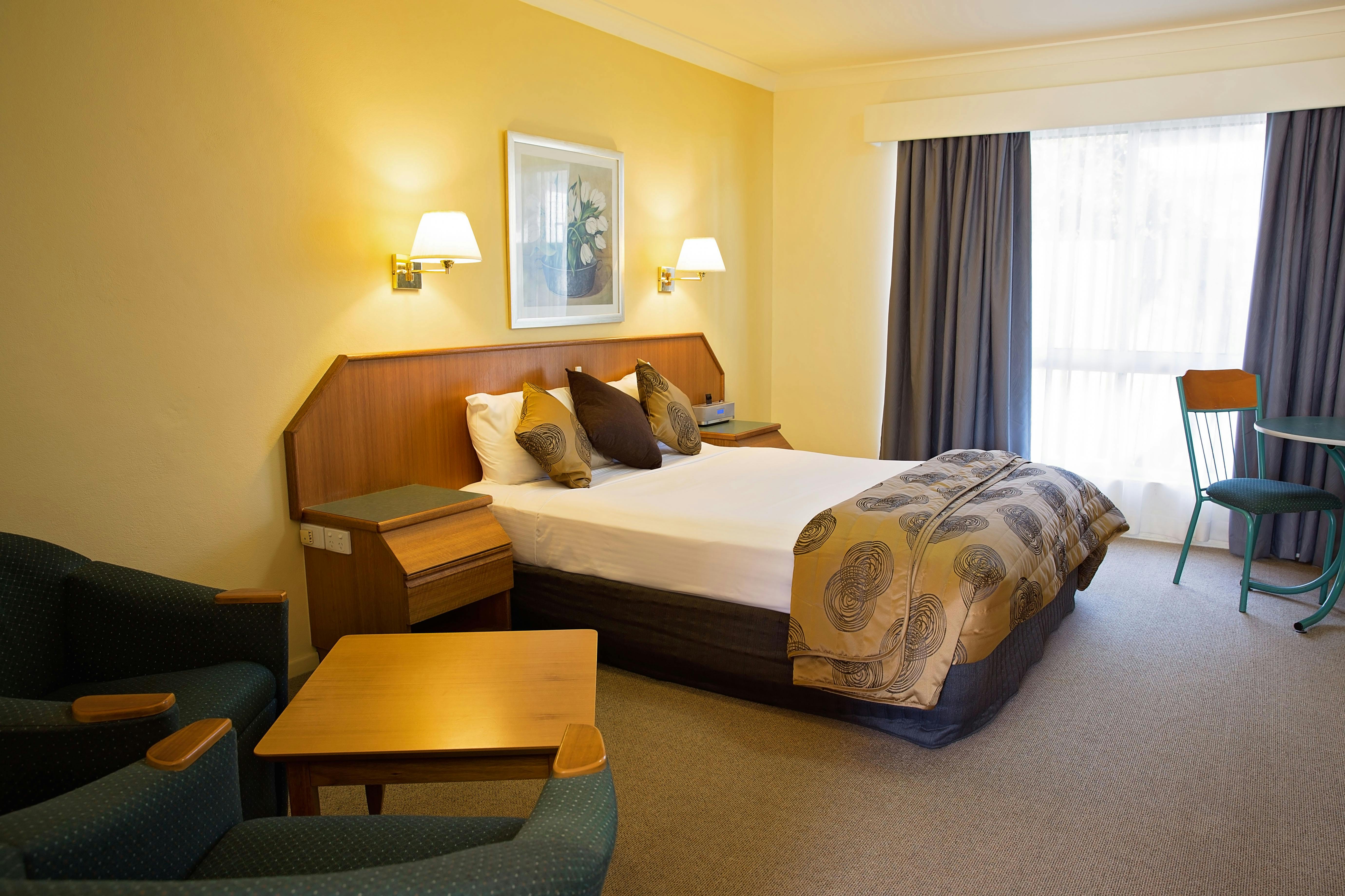 Superior Spa Room White Lace Motor Inn Mackay