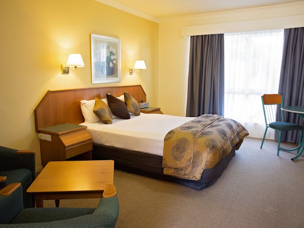 Superior Spa Room White Lace Motor Inn Mackay