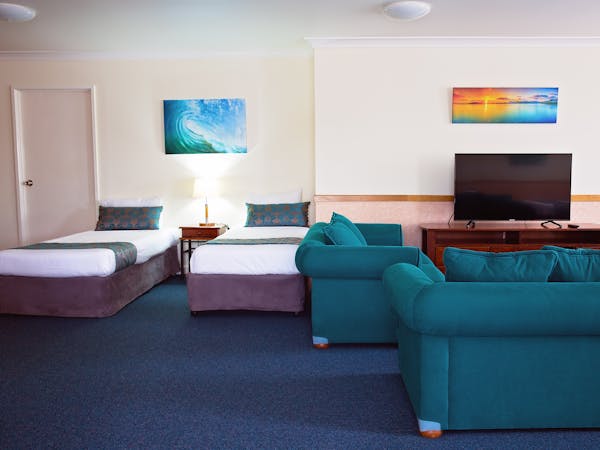 Family room with lounge