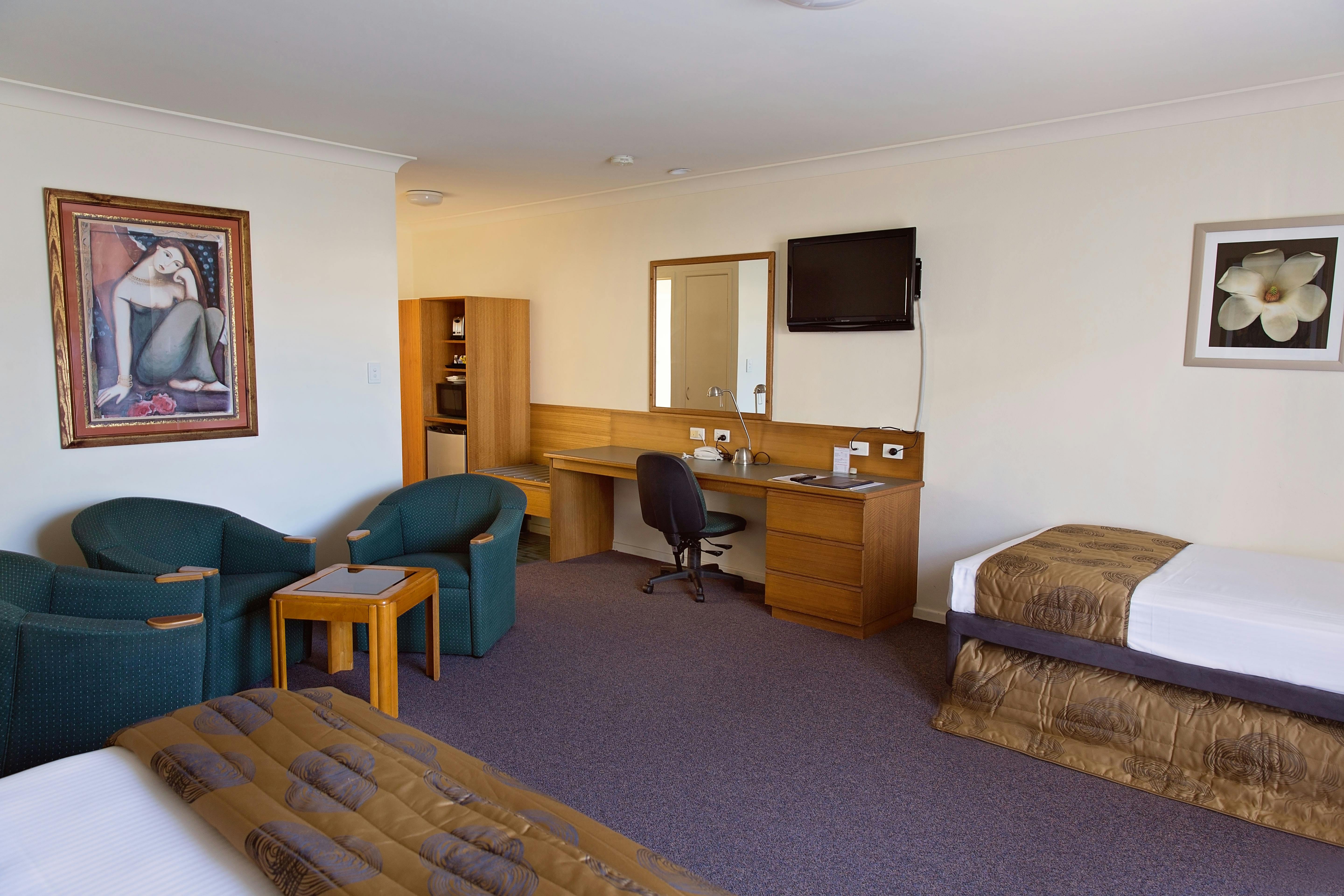 Superior Spa Room White Lace Motor Inn Mackay