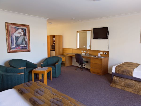 Superior Spa Room White Lace Motor Inn Mackay