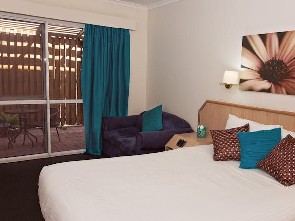 Garden Courtyard Room White Lace Motor Inn Mackay