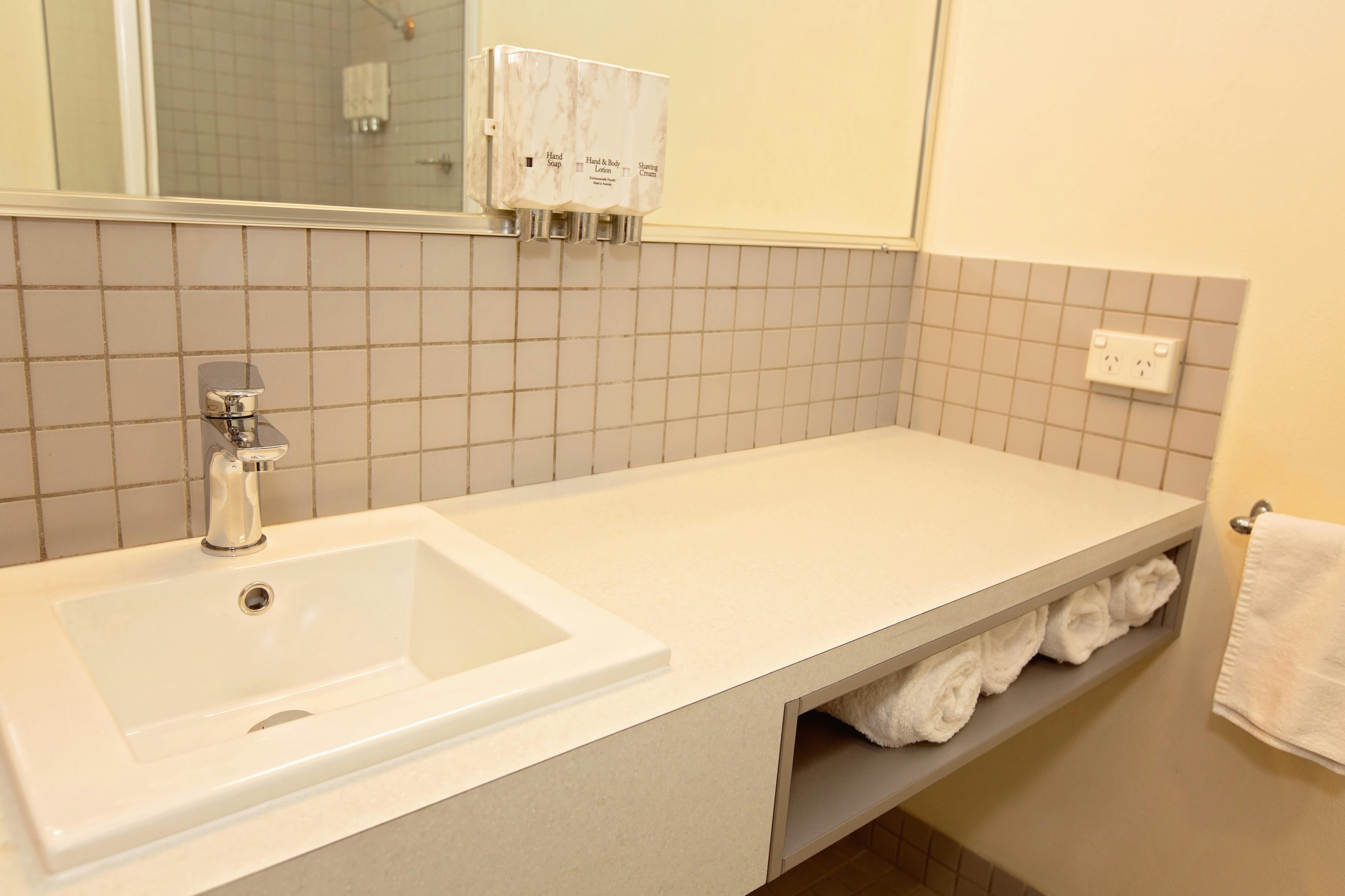 Spacious bathroom White Lace Motor Inn Mackay