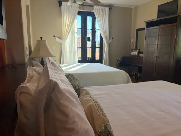 Suite two beds.