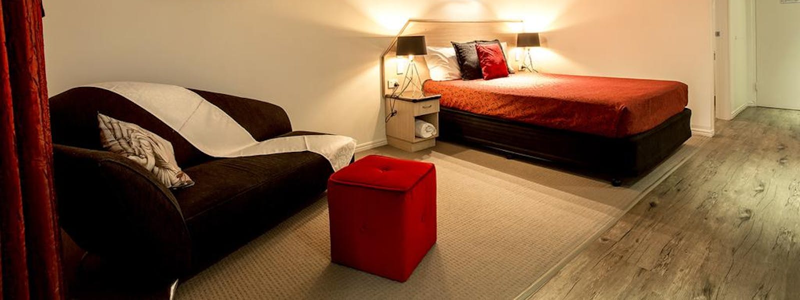 Deluxe Queen Suite 1 Queen Bed
