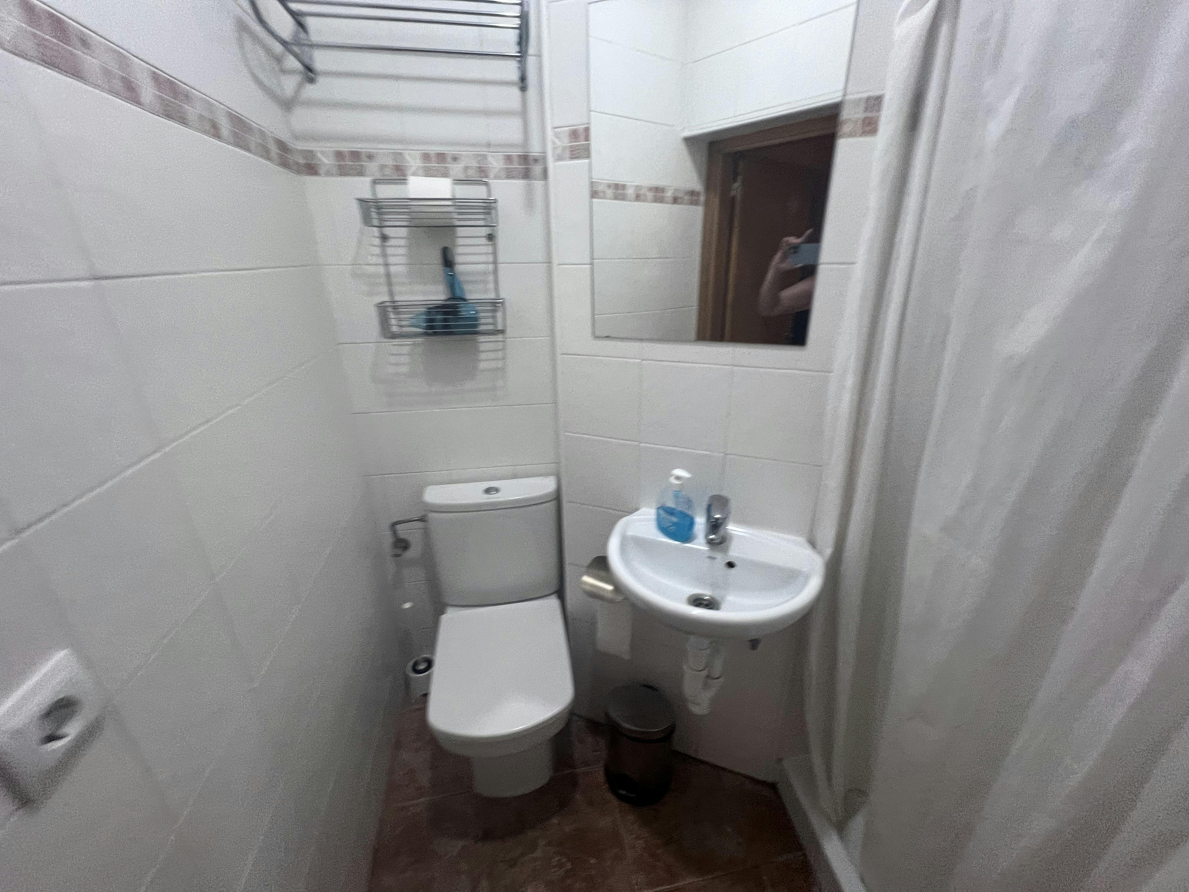 Private bathroom for Lorka