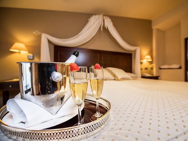 Habitación Premium Romántica noche de bodas.