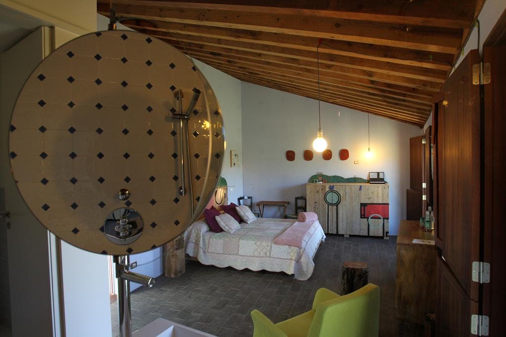 Junior Suite Recuerdos de viaje de Joan Tabique, bed