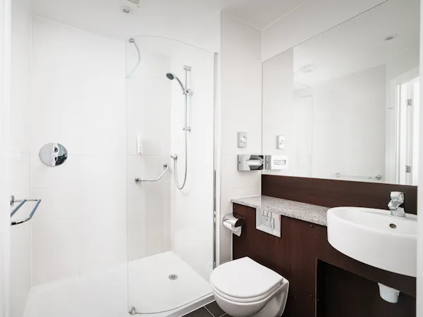 Rooms Inn Newcastle Superior Double room bathroom view