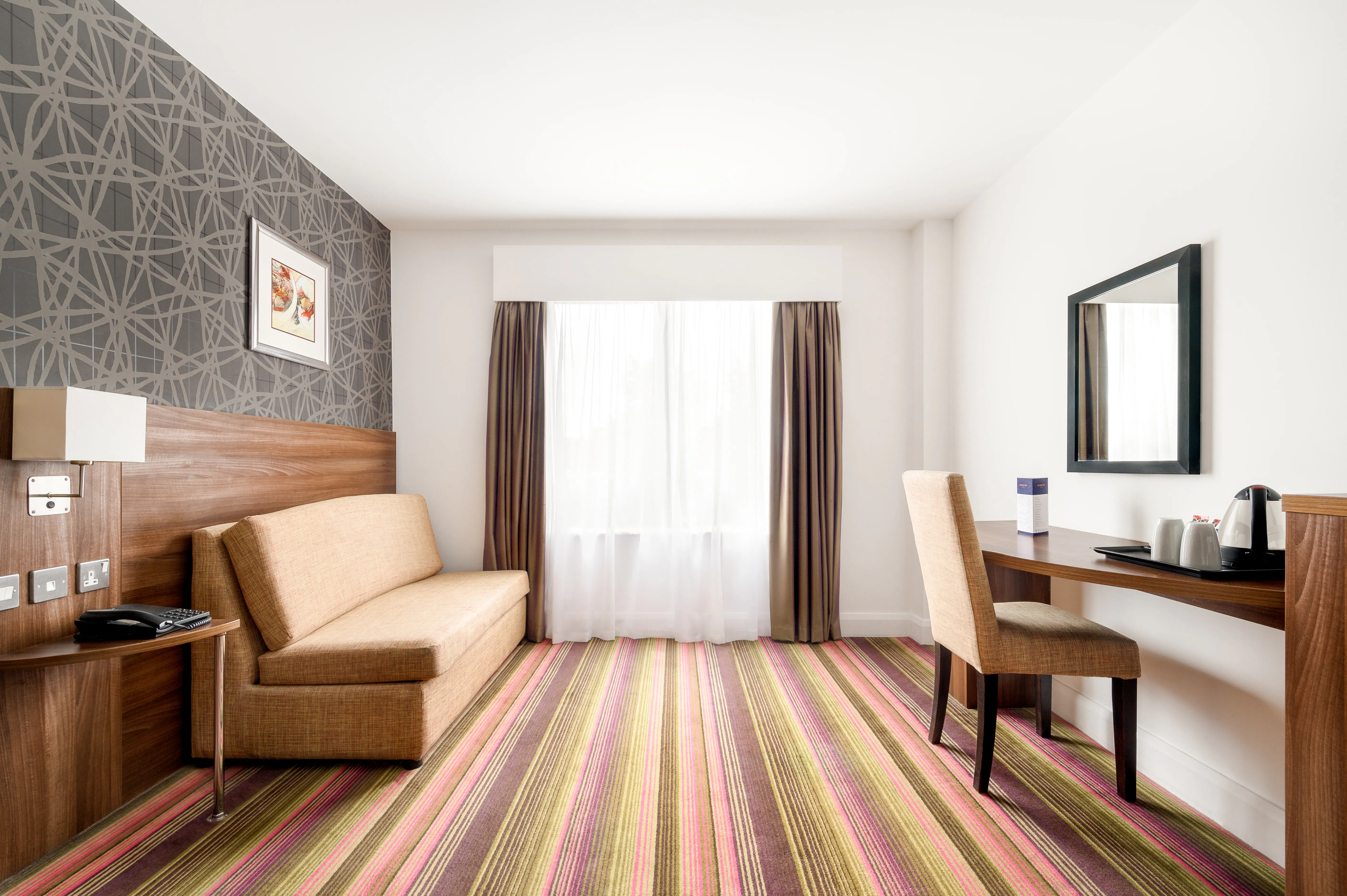Rooms Inn Newcastle Superior double room seating area