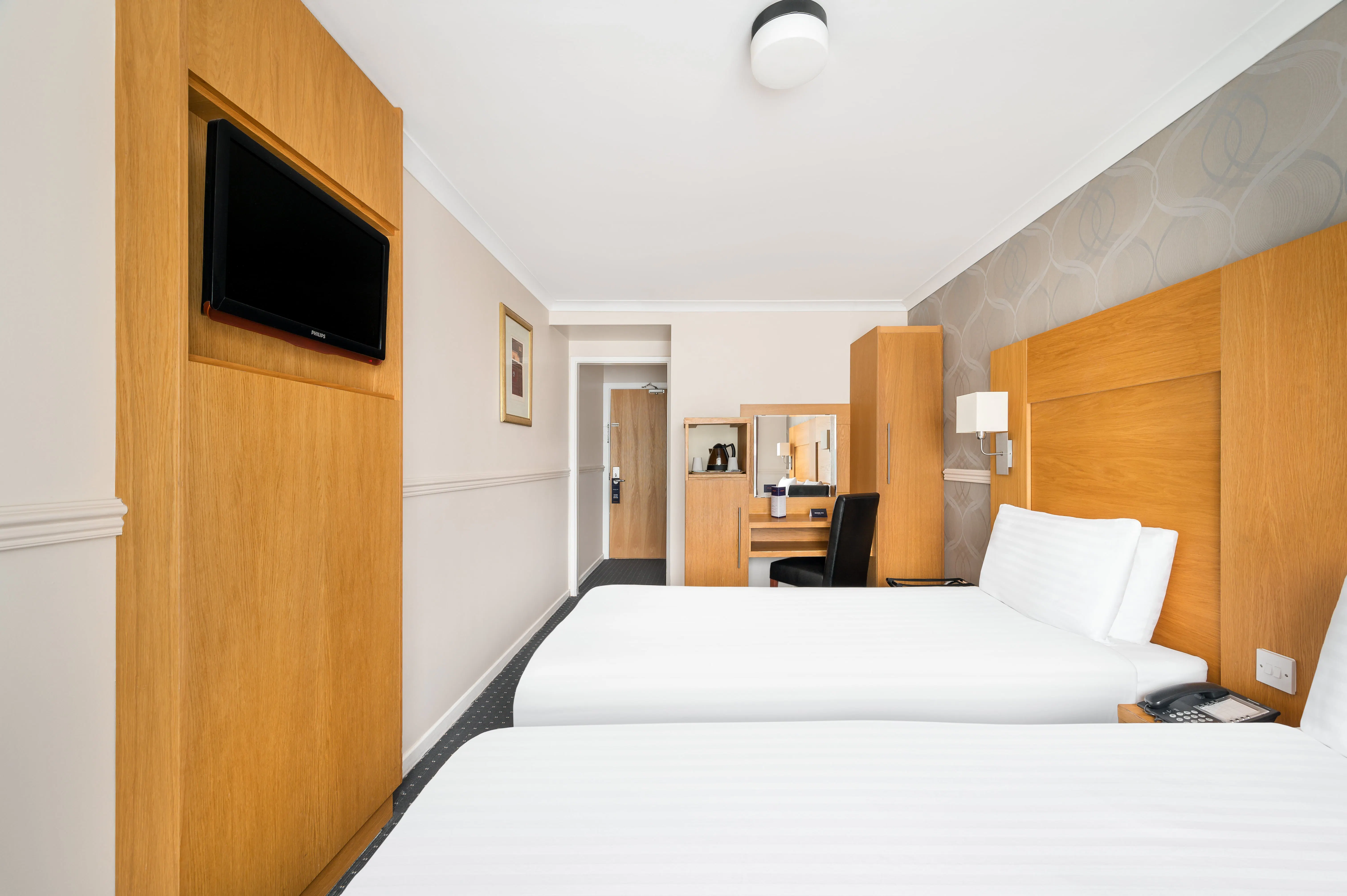 Rooms Inn Newcastle Twin Room side view of two single beds