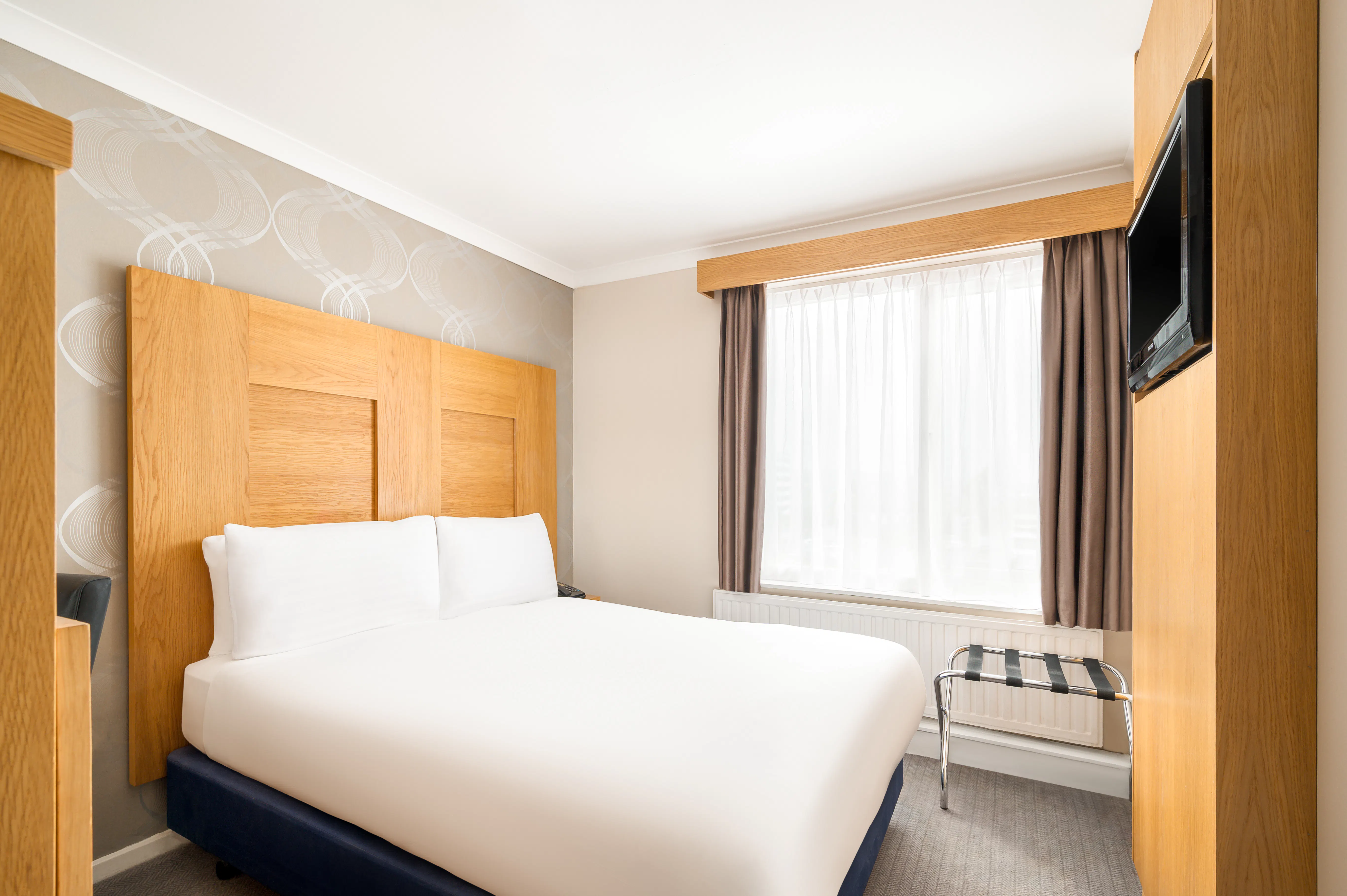 Rooms Inn Newcastle display of double bed