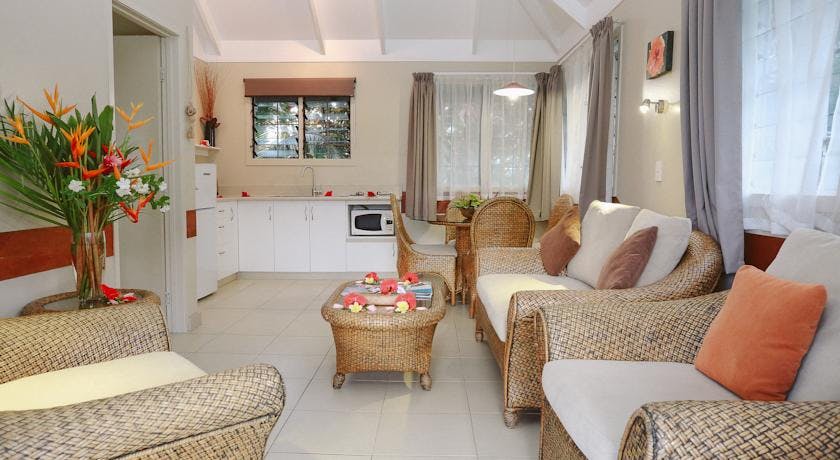 muri-beachcomber-rarotonga-seaview-unit-lounge