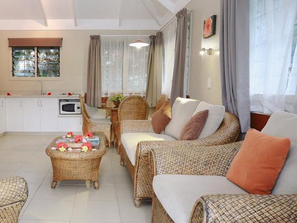 muri-beachcomber-rarotonga-seaview-unit-lounge