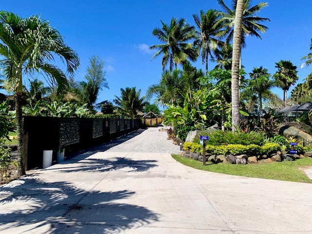 muri-beachcomber-rarotonga-driveway