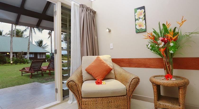 muri-beachcomber-rarotonga-seaview-unit-lounge