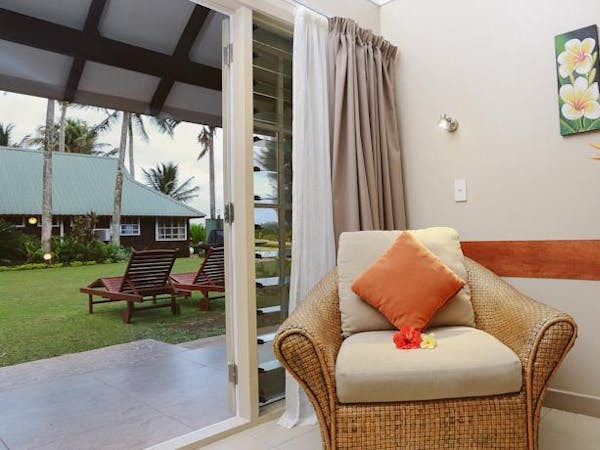 muri-beachcomber-rarotonga-seaview-unit-lounge
