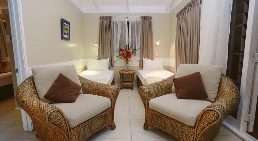 muri-beachcomber-rarotonga-garden-unit-lounge