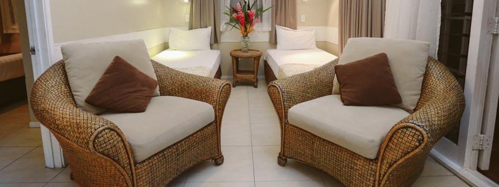 muri-beachcomber-rarotonga-garden-unit-lounge