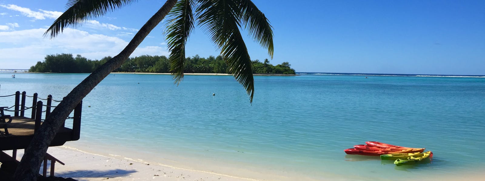 muri-beachcomber-rarotonga-beach-kayaks-lagoon-SUP