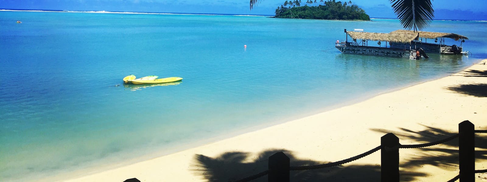 muri-beachcomber-rarotonga-beach-kayaks-lagoon