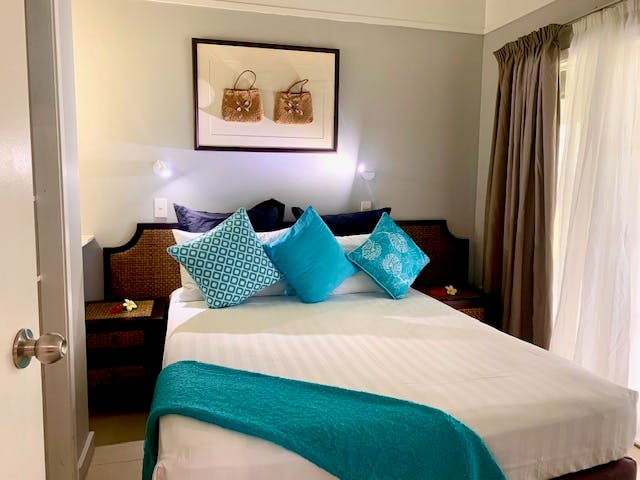 muri-beachcomber-rarotonga-bedroom-seaview-unit
