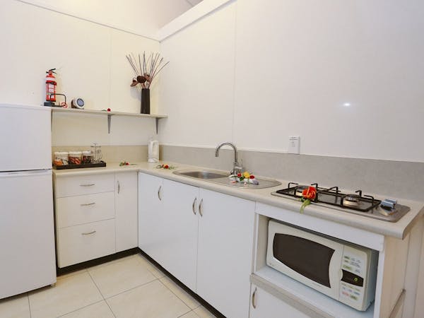 muri-beachcomber-rarotonga-garden-unit-kitchen