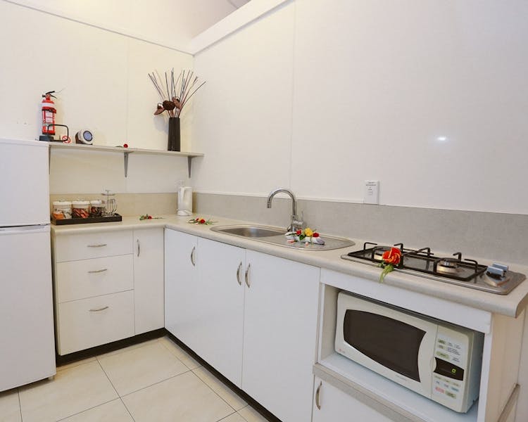 muri-beachcomber-rarotonga-garden-unit-kitchen