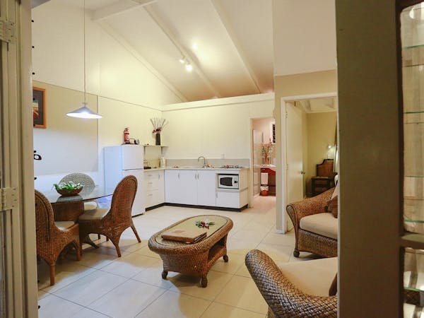 muri-beachcomber-rarotonga-garden-unit-kitchen-dining