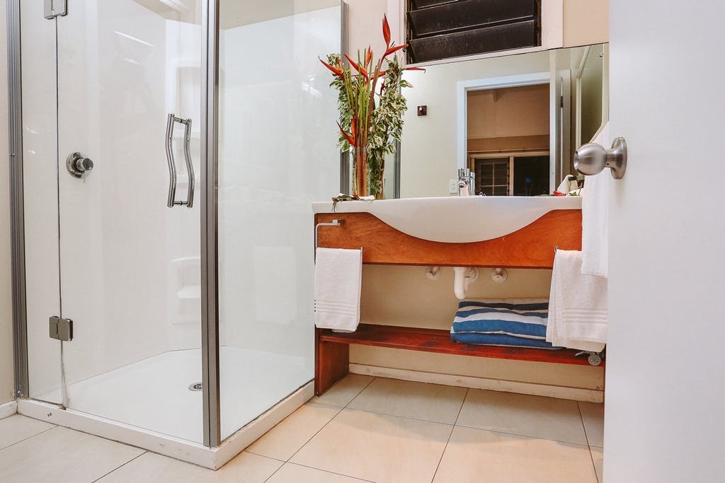 muri-beachcomber-rarotonga-garden-unit-bathroom