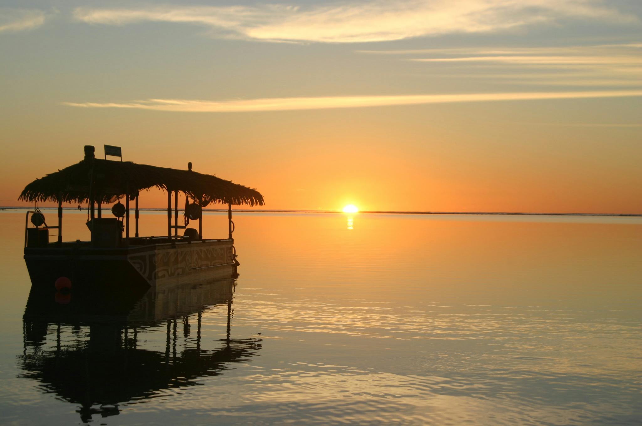 muri-beachcomber-rarotonga-glass-bottom-boat-lagoon