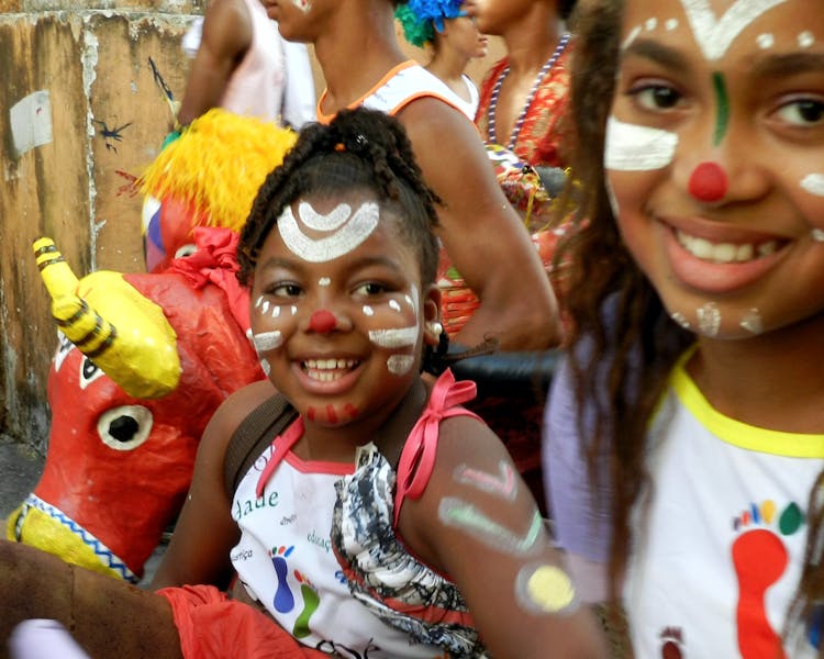 carnaval Pelourinho Salvador de Bahia grupo crianças com maquilagem