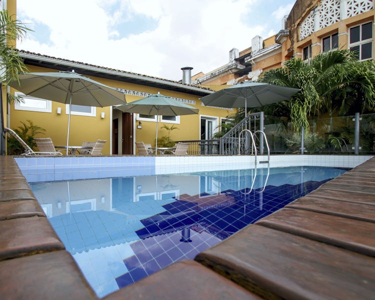 Hotel Casa Amarelindo Swimming-pool and Deck