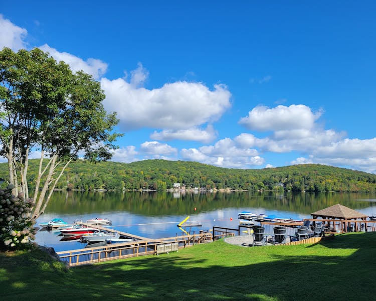 Kid-Friendly Waterfront View at Dayspring Cottages, Ontario - Scenic Beauty with Boat Slips"