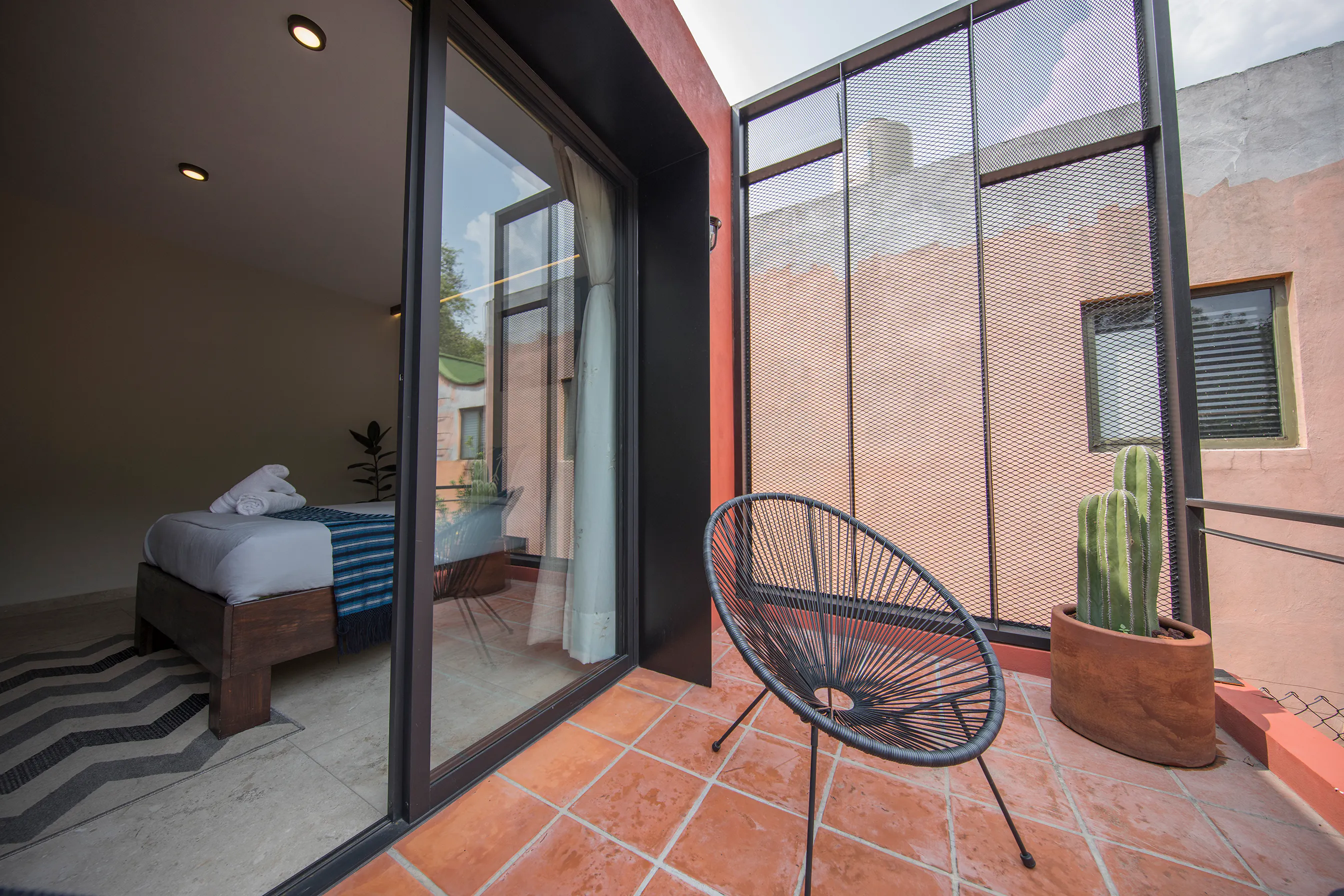 Monte Albán: Recamara principal y vista terraza