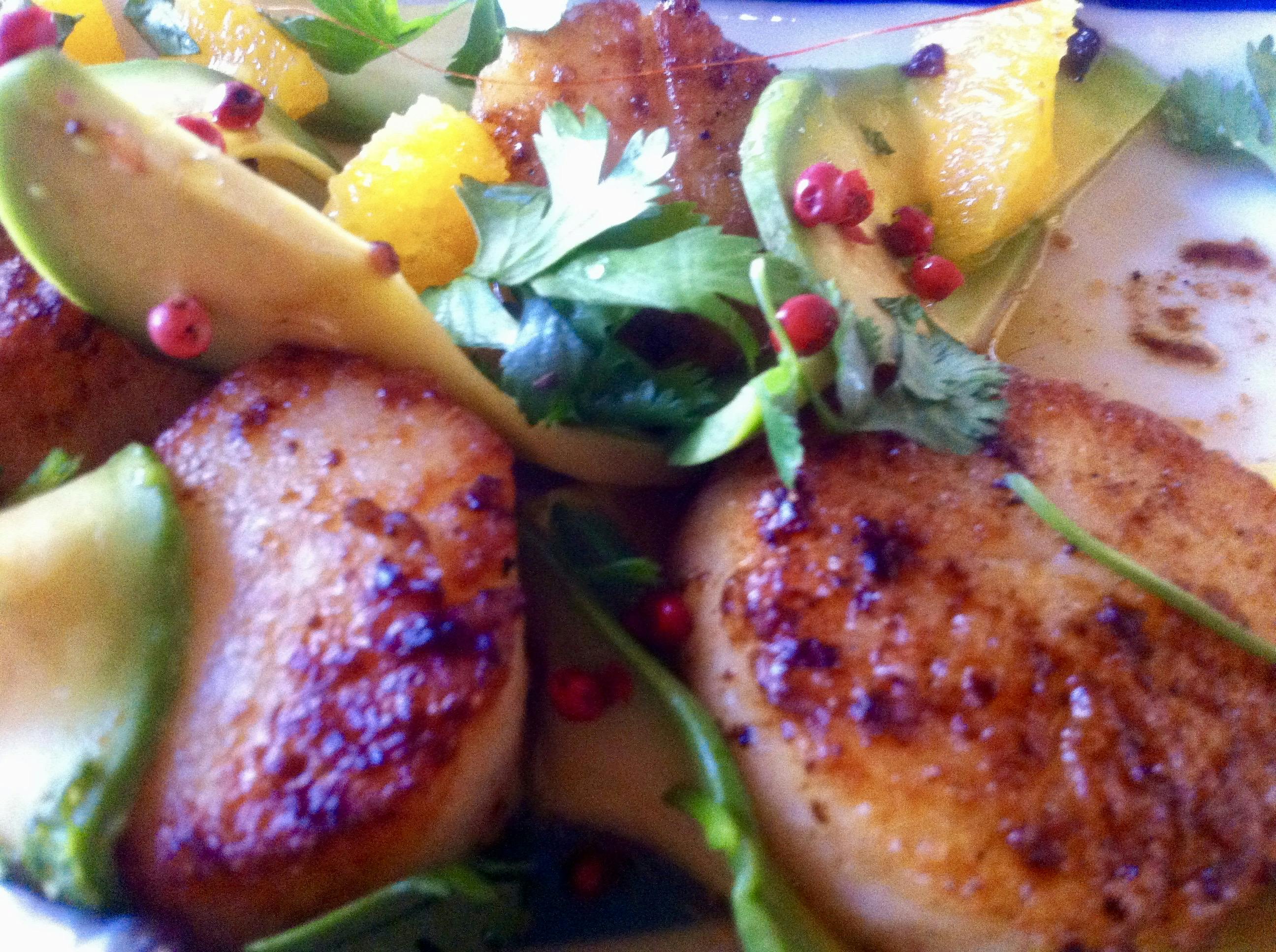 Caramailzed scallops