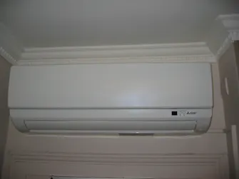 Climatiseur installé dans une chambre