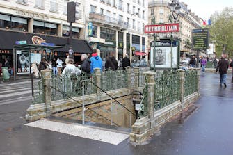 Entrée de la station de métro Richelieu-Drouot à Paris