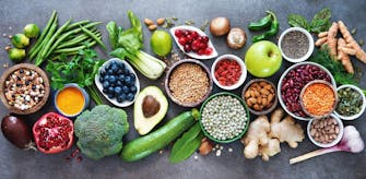 Sélection d'aliments sains et frais pour une alimentation équilibrée