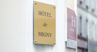 Plaque dorée indiquant Hôtel de Migny.