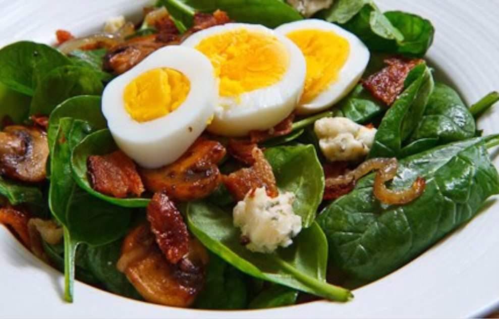fresh spinach and bacon salad from the farm at wild daisy cafe